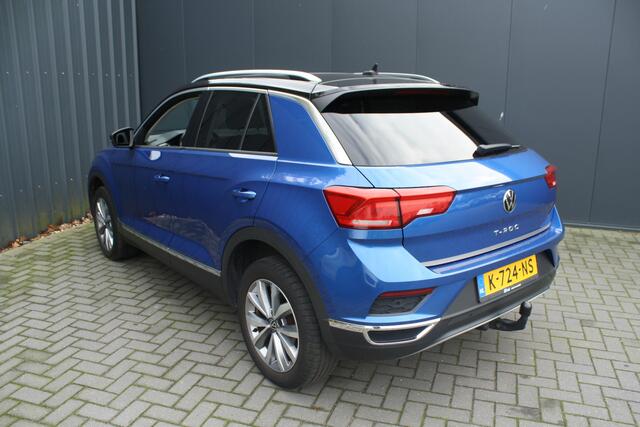 Volkswagen T-Roc 1.0 TSI Style Business - NAVIGATIE - CAMERA - PANORAMADAK - TREKHAAK