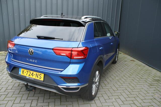 Volkswagen T-Roc 1.0 TSI Style Business - NAVIGATIE - CAMERA - PANORAMADAK - TREKHAAK