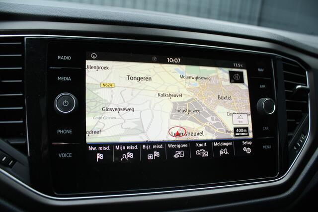 Volkswagen T-Roc 1.0 TSI Style - VIRTUAL DASHBOARD - PANORAMADAK - NAVIGATIE - CAMERA