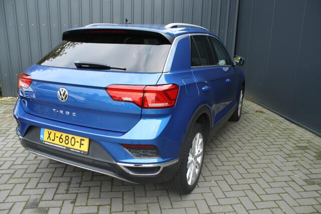Volkswagen T-Roc 1.0 TSI Style - VIRTUAL DASHBOARD - PANORAMADAK - NAVIGATIE - CAMERA