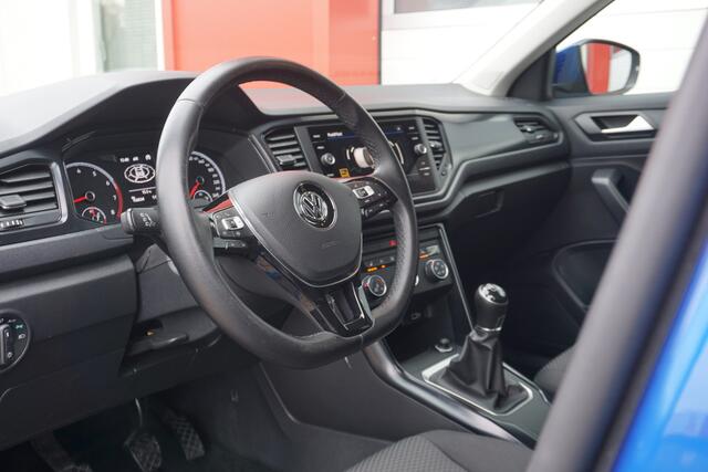 Volkswagen T-Roc 1.0 TSI Sport | ACC | Navigatie | Airco | Voorstoelen verwarmd |