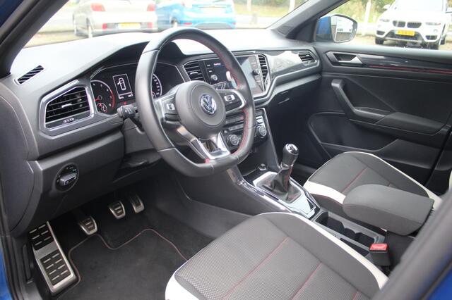 Volkswagen T-Roc 1.5 TSI Sport BnsR | Apple/Android Auto | Panorama Dak | Stoel V