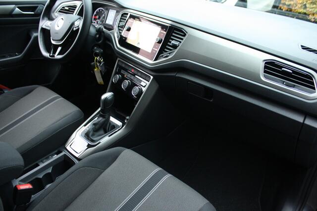 Volkswagen T-Roc 1.5 TSI Style Business - AUTOMAAT - NAVIGATIE - CAMERA - PDC - RIJKLAAR
