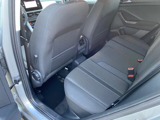 Volkswagen T-Roc 1.5 TSI Life Business Carplay / Clima / Stoelverw
