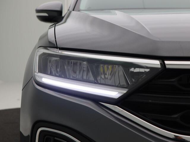 Volkswagen T-Roc Life Edition 1.5 TSI 110 kW / 150 pk DSG | Navigatie | Camera | Adaptive Cruise | App Connect |