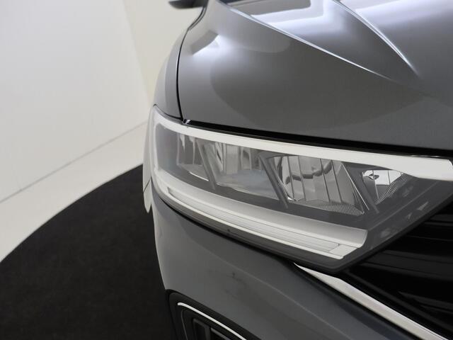 Volkswagen T-Roc 1.0 TSI Life Edition | Achteruitrijcamera | Keyless | Parkeerassistent | CarPlay | Digitale cockpit | Adaptieve cruise control | Parkeersensoren |