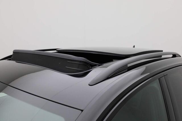 Volkswagen T-Roc 1.5 TSI 150 pk DSG R-Line Business | Panoramadak | Trekhaak | IQ Light | Navigatie | Stoelverwarming | Parkeersensoren voor/achter