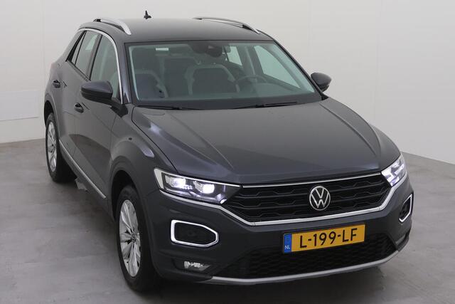 Volkswagen T-Roc 1.5 TSI Sport / Digitaal dashboard / Led / Climate controle / Navigatie/ Parkeersensoren V+A / Lichtmetaal 17 inch /