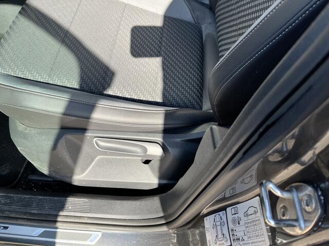 Volkswagen T-Roc 1.5 TSI 2x R-Line / AUTOMAAT/ PANO/ CAMERA/ PARK. SENSOREN/ LED/ STOELVERWARM./ ADAPT. CRUISE/ BLUETOOTH/ NAVI/ CLIMA/ DAB