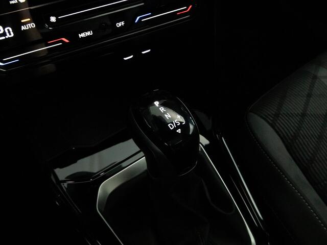 Volkswagen T-Roc R-Line1.5 TSI 150 pk DSG | LED-IQ | Panoramadak | 18" LM | Navigatie | Adaptieve cruise |