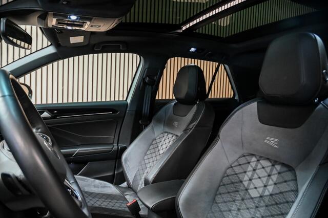 Volkswagen T-Roc 1.5 TSI R-Line Beats|Navi|ACC|Pano|Trekhaak ASCOT