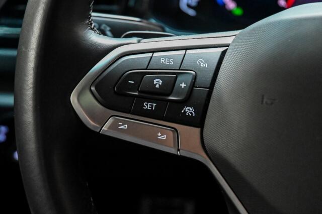 Volkswagen T-Roc 1.5 TSI R-Line Beats|Navi|ACC|Pano|Trekhaak ASCOT