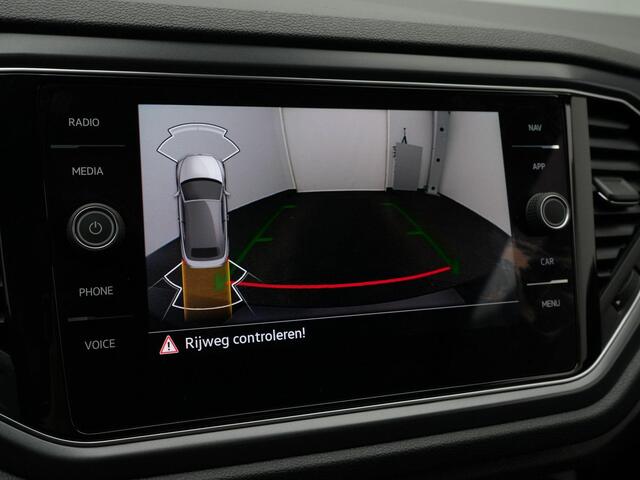 Volkswagen T-Roc Cabrio 1.5 TSI 150 pk DSG R-Line | Leder | Achteruitrijcamera | Navigatie | Stoelverwarming | Adaptive Cruise | Sportonderstel