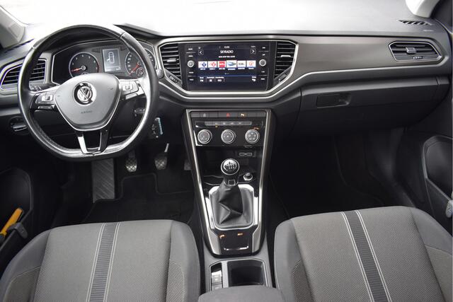 Volkswagen T-Roc 1.0 TSI Style Adaptive cruise, Trekhaak, Navi, Carplay