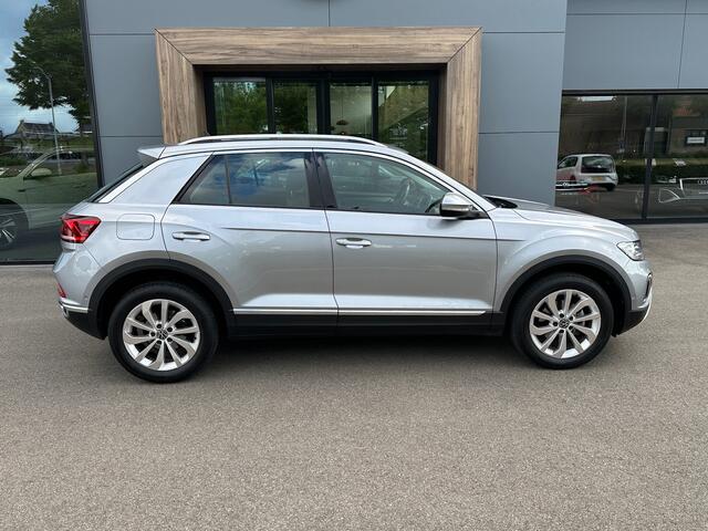 Volkswagen T-Roc 1.5 TSI 150pk DSG Style | Dode hoek | Camera | Keyless | Elek. Achterklep | Rijklaar incl. garantie