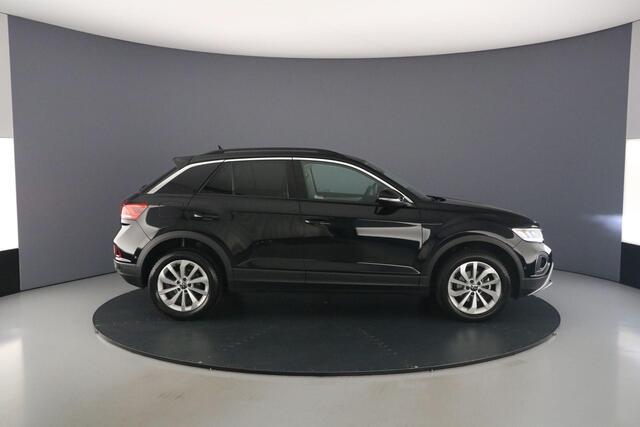 Volkswagen T-Roc Life Edition 1.0 TSI 115pk Adaptive cruise control, Achteruitrijcamera, LED koplampen, Stoelverwarming, Airco, DAB, Radio, Parkeersensoren, App connect