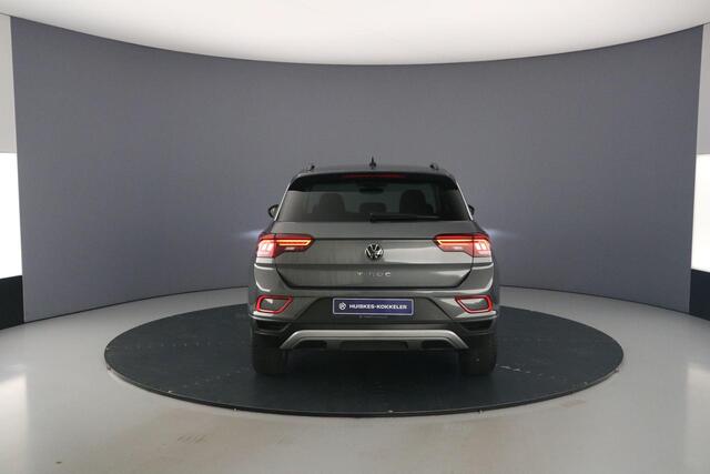 Volkswagen T-Roc Life Edition 1.0 TSI 115pk Adaptive cruise control, Achteruitrijcamera, Stoelverwarming, LED koplampen, Parkeersensoren, Airco, DAB, Radio, App connect