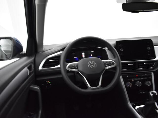 Volkswagen T-Roc Life Edition 1.0 TSI 116 pk 6 versn. Hand · Achteruitrijcamera · Parkeersensoren voor en achter ·