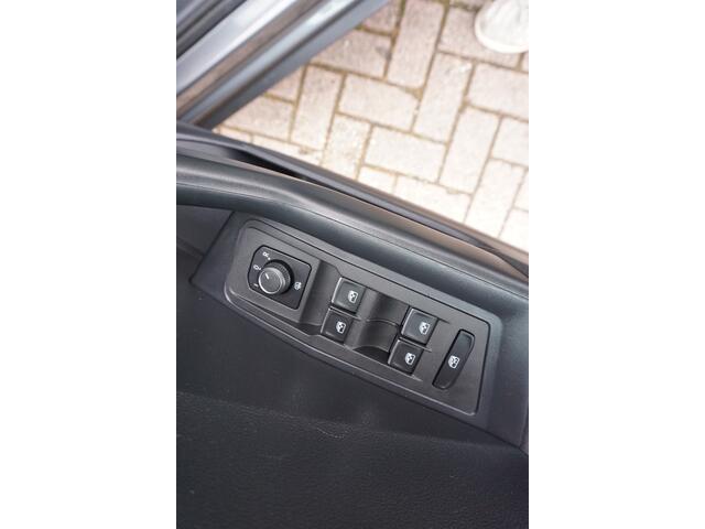 Volkswagen T-Roc 1.0 TSI Style Trekhaak | ACC | ECC | Stoelverw. * All in prijs *