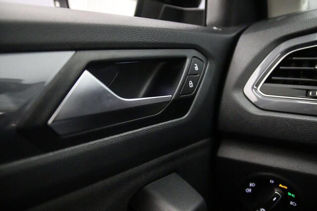 Volkswagen T-Roc Sport 1.5 TSI 150pk DSG Automaat Trekhaak, Adaptive cruise control, Navigatie, Achteruitrijcamera, Elektrische achterklep, Stoelverwarming, LED koplampen, Parkeersensoren