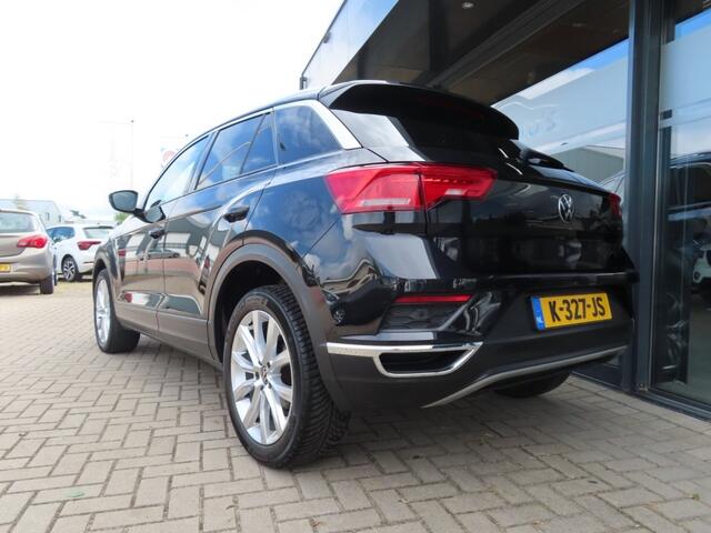 Volkswagen T-Roc 1.5 TSI DSG Style Bns Ecc Nav Pano Led Trekhaak 2021
