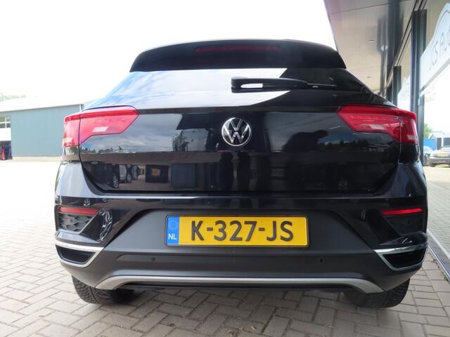 Volkswagen T-Roc 1.5 TSI DSG Style Bns Ecc Nav Pano Led Trekhaak 2021
