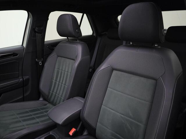 Volkswagen T-Roc 1.5TSI/150PK R Line Blackstyle DSG · Panoramadak · Trekhaak · Camera + parkeersensoren Garantie tot februari 2029 of 100000km