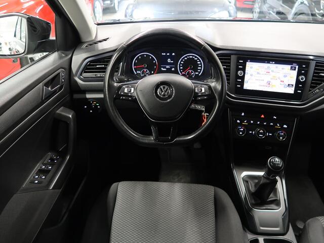 Volkswagen T-Roc 1.5 TSI Sport Triple Black Airco-ecc App connect Navigatie 19 inch Zwarte sportvelgen Apk nieuw Boekjes aanwezig Nette staat Stoelverwarming PDC ACC Adaptieve Cruise Control