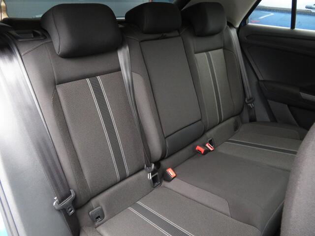 Volkswagen T-Roc 1.0 TSI Style Airco ACC Cr-Control CarPlay Stoelverwarming