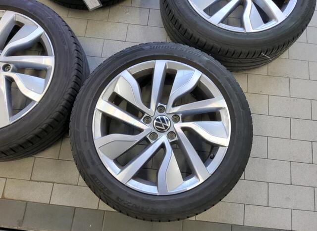 Volkswagen T-Roc 1.5 TSI 150pk DSG Style / Panoramadak / Digital Cockpit Pro / 18" LMV / Navi / Camera / Keyless / Alarm / Stoelverwarming / Beats Audio / Dode Hoek / IQ LED Matrix / Zwart Dak