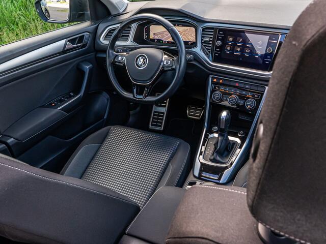 Volkswagen T-Roc 1.5 TSI Sport Business R-Line PANO 19 INCH VIRTUAL DASH LED DODEHOEK ADAP CRUISE TREKHAAK