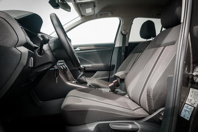 Volkswagen T-Roc 1.5 TSi 150 PK Sport | Adapt. Cruise | Trekhaak | LED | 17 inch LMV | Getint Glas