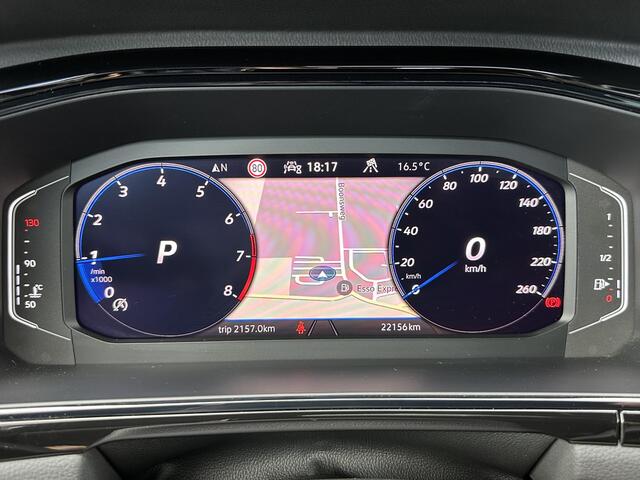 Volkswagen T-Roc 1.5 TSI R-Line Business | Pano-Dak/IQ Light/19"/Virtual Cockpit/Carplay/Navi