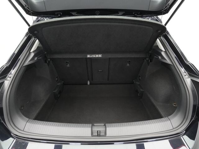 Volkswagen T-Roc 1.5 TSI 150pk DSG Sport Navigatie ACC Camera Executive