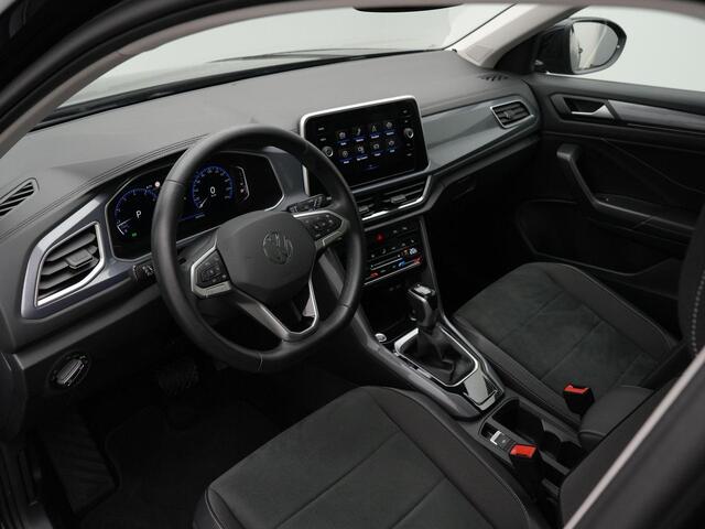 Volkswagen T-Roc Style 1.5 TSI 150 pk DSG | Panoramadak | Trekhaak | Achteruitrijcamera | Stoelverwarming | Park Assist | Adaptive Cruise | 17 inch