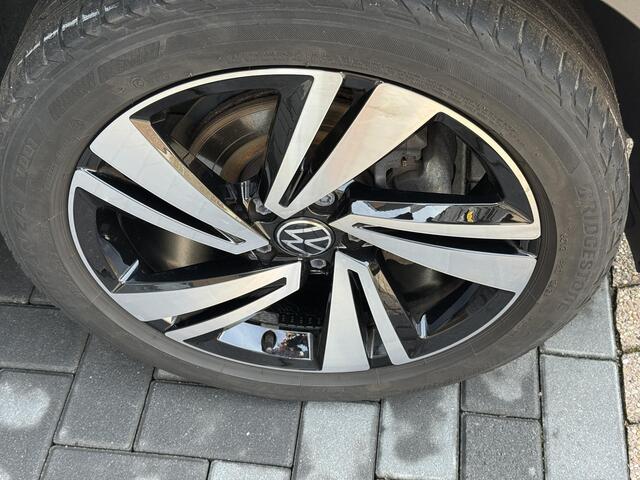 Volkswagen T-Roc 1.5 TSI R-Line,Navi,App,Trekh,Led,Cruise