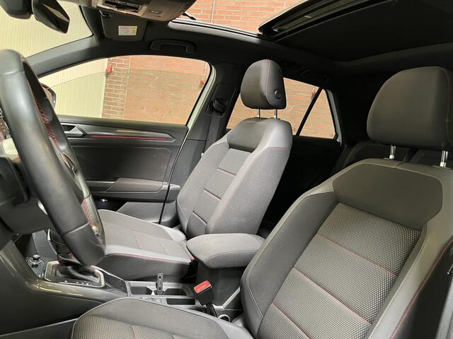 Volkswagen T-Roc 1.5 TSI R-Line / AUTOMAAT/ TREKHAAK/ PANO/ ADAPT. CRUISE/ APP-CONNECT/ PARK. SENSOREN + CAMERA/ 18" LMV/ KEYLESS/ NAVI/ DAB/ DIGITAL DASH/ RIJ-MODI