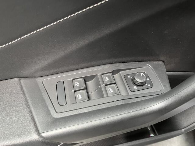 Volkswagen T-Roc Cabrio 1.5 TSI R-Line / AUTOMAAT/ 2X R-LINE/ APP-CONNECT/ PARK. SENSOREN + CAMERA/ RIJ-MODI/ NAVI/ CLIMA/ DIGITAL DASH/ ADAPT. CRUISE/ 19" LMV/ KEYLESS/ MATRIX