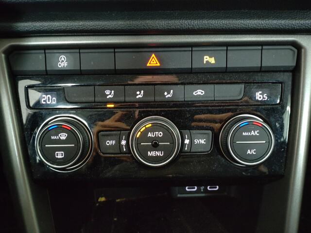 Volkswagen T-Roc 1.0 TSI Style | Verwacht | Trekhaak | Clima | Camera | ACC |