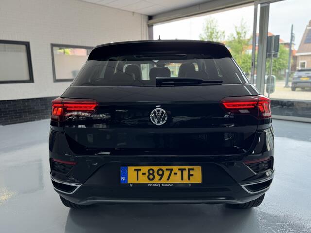 Volkswagen T-Roc 1.5 TSI Sport DSG PANO KEYLESS BLIND ACC