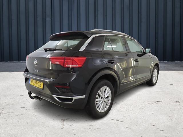 Volkswagen T-Roc 1.0 TSI Style Business (116PK), 1e-Eig, VW-Dealer-Onderh., BOVAG-Garantie, Navigatie, Parkeersensoren-V+A, Spiegel-Pakket, Trekhaak, Elek.-Achterklep, Achteruitrijcamera, DAB, LM.-Velgen, Licht-Zicht-Pakket, Adaptive-Cruisecontrol, Privacy-Glas, NL-Auto