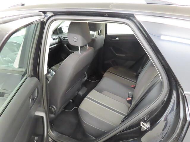 Volkswagen T-Roc 1.0 TSI Style Business (116PK), 1e-Eig, VW-Dealer-Onderh., BOVAG-Garantie, Navigatie, Parkeersensoren-V+A, Spiegel-Pakket, Trekhaak, Elek.-Achterklep, Achteruitrijcamera, DAB, LM.-Velgen, Licht-Zicht-Pakket, Adaptive-Cruisecontrol, Privacy-Glas, NL-Auto