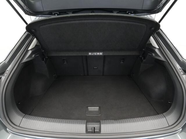 Volkswagen T-Roc 1.0 TSI 110pk Style Executive Getint glas Navigatie Adaptieve Cruise PDC 217