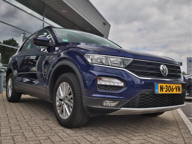 Volkswagen T-Roc 1.5 TSI Style Business Automaat | Camera | Automaat | Trekhaak | PDC | Stoelverw. |