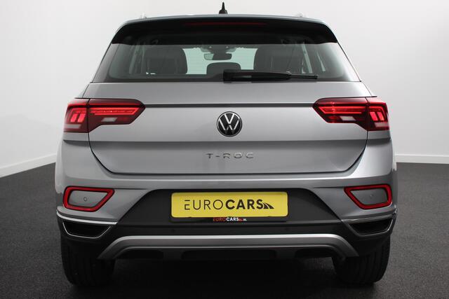 Volkswagen T-Roc 1.5 TSI 150pk DSG Style Navigatie Apple Carplay/Android Auto Parkeersensoren Camera Adaptive Cruise Control Park Assist Stoel- en stuurverwarming Elektrische achterklep LED-koplampen