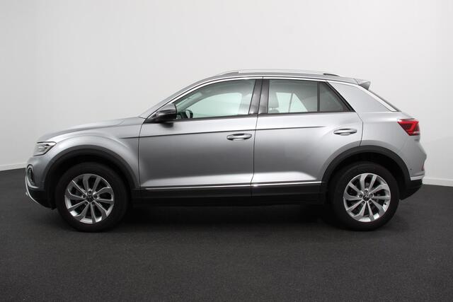 Volkswagen T-Roc 1.5 TSI 150pk DSG Style Navigatie Apple Carplay/Android Auto Parkeersensoren Camera Adaptive Cruise Control Park Assist Stoel- en stuurverwarming Elektrische achterklep LED-koplampen