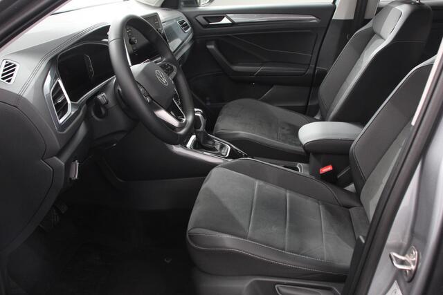 Volkswagen T-Roc 1.5 TSI 150pk DSG Style Navigatie Apple Carplay/Android Auto Parkeersensoren Camera Adaptive Cruise Control Park Assist Stoel- en stuurverwarming Elektrische achterklep LED-koplampen