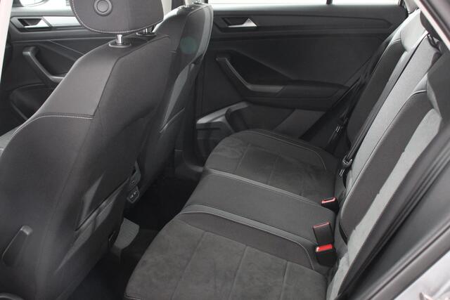 Volkswagen T-Roc 1.5 TSI 150pk DSG Style Navigatie Apple Carplay/Android Auto Parkeersensoren Camera Adaptive Cruise Control Park Assist Stoel- en stuurverwarming Elektrische achterklep LED-koplampen