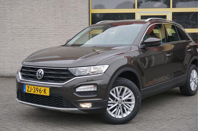 Volkswagen T-Roc 1.0 TSI Style BJ2019 Lmv 16" | Led | Pdc | Navi | Trekhaak | Climate control | Cruise control | Getint glas