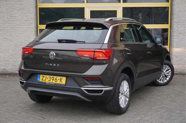 Volkswagen T-Roc 1.0 TSI Style BJ2019 Lmv 16" | Led | Pdc | Navi | Trekhaak | Climate control | Cruise control | Getint glas